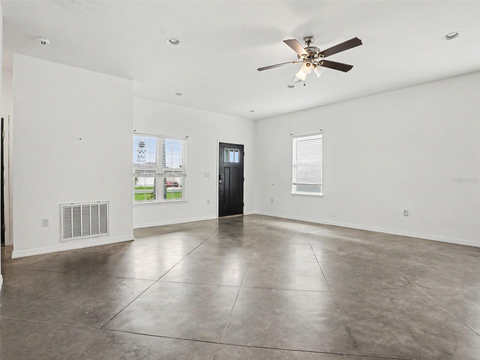 477 Kensington View Dr Property Photo 5
