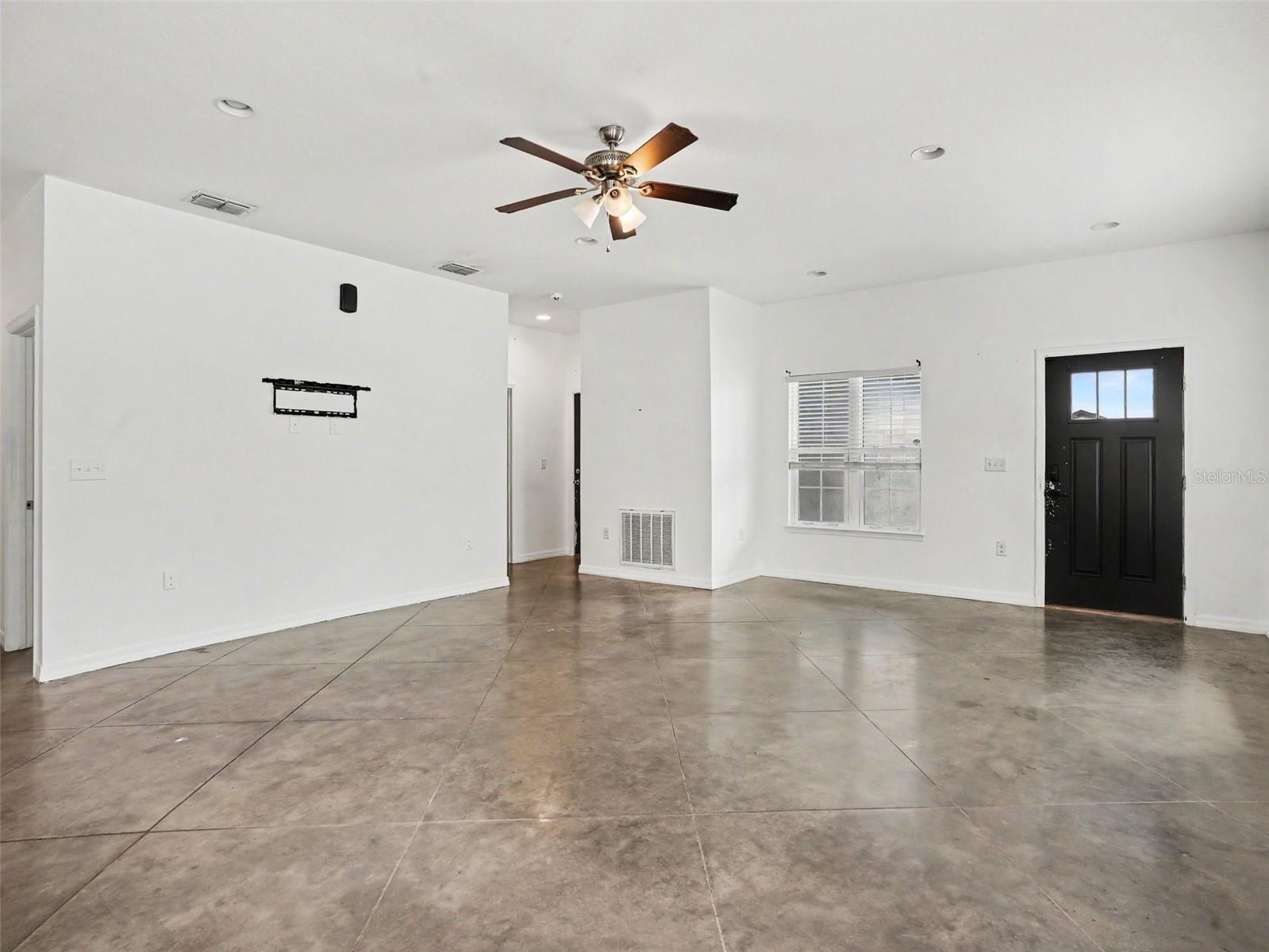 477 Kensington View Dr Property Photo 6