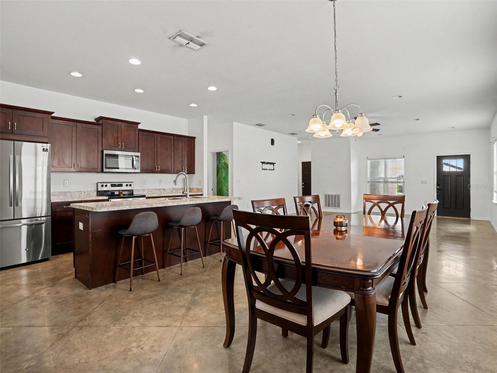 477 Kensington View Dr Property Photo 10