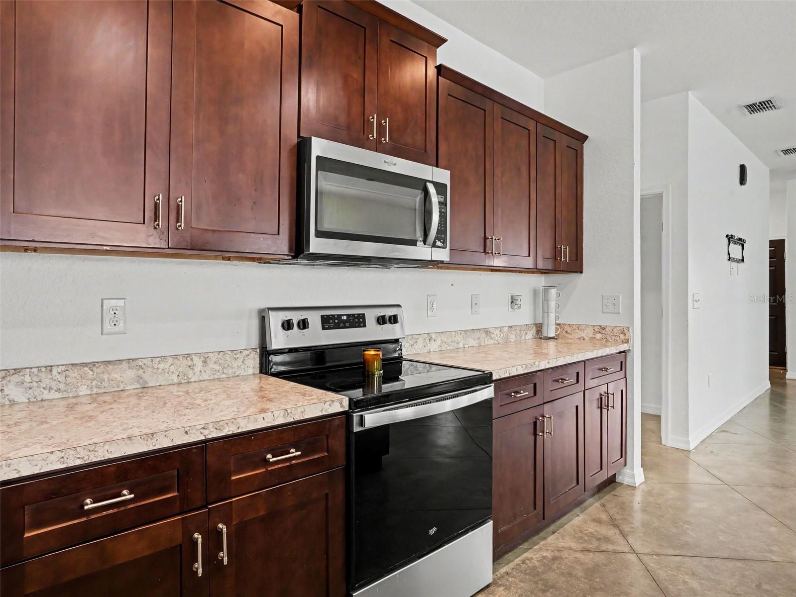 477 Kensington View Dr Property Photo 14