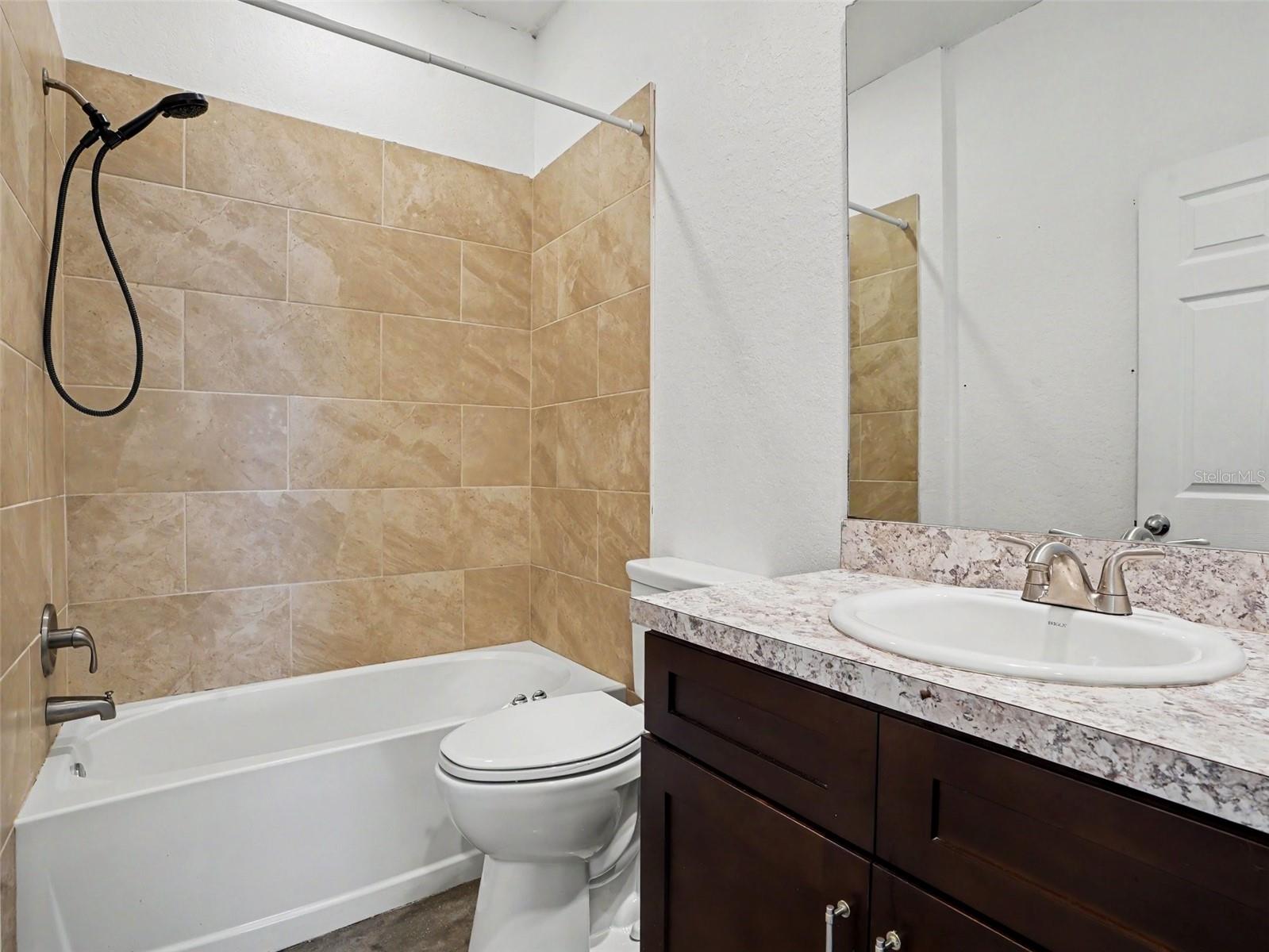 477 Kensington View Dr Property Photo 18
