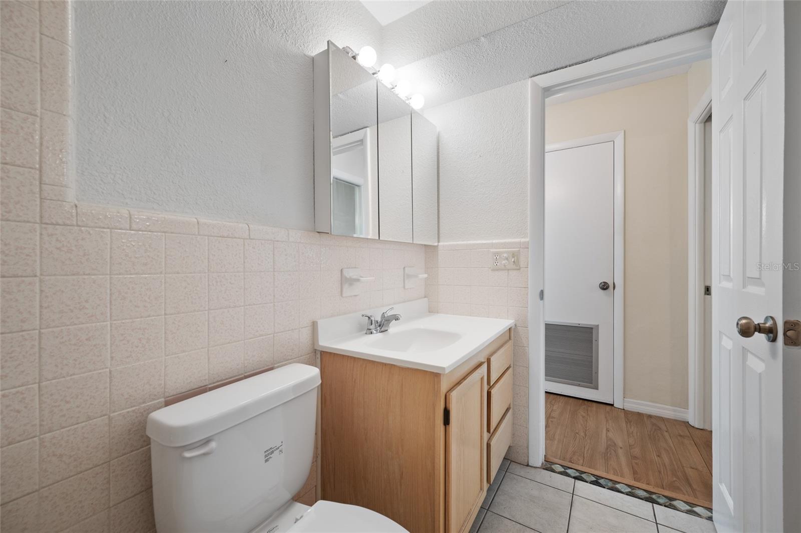 8075 112 St #104 Property Photo 15