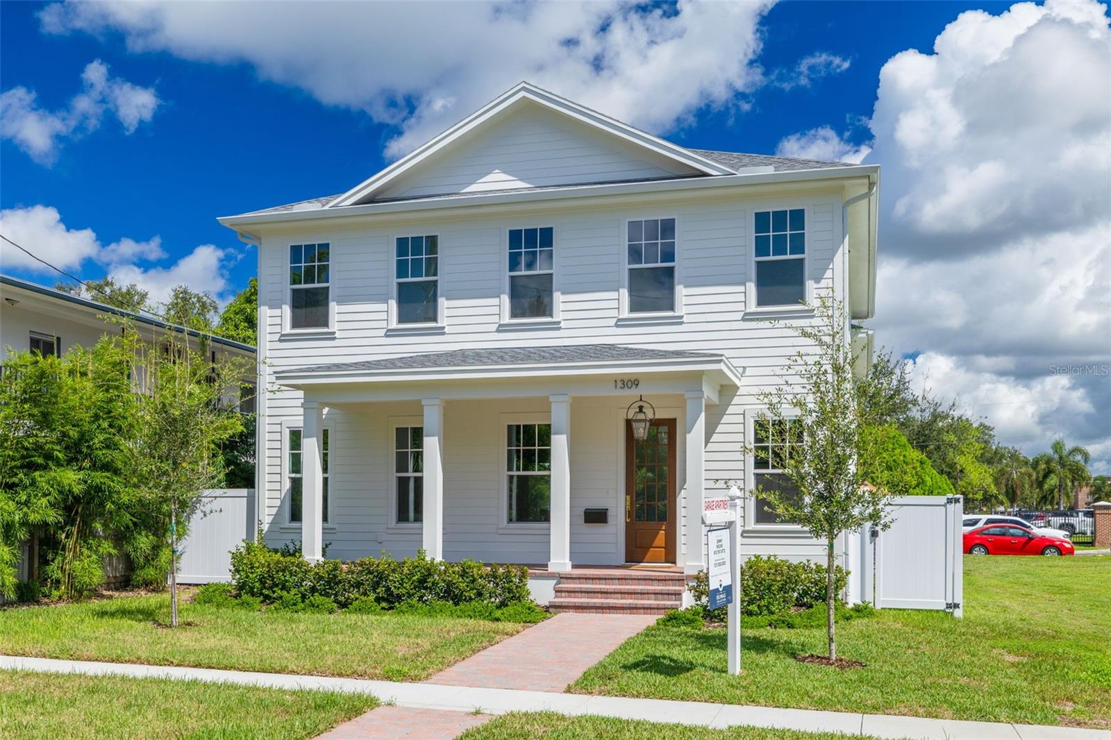 1309 17th Ave N Property Photo 3