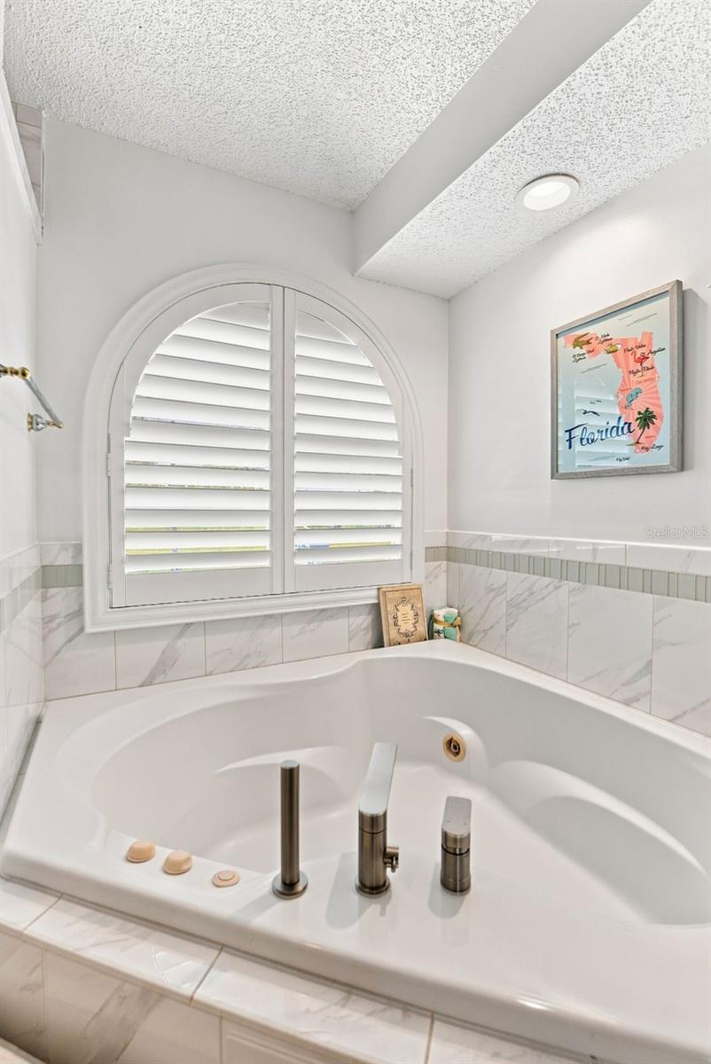 4017 Triggerfish Dr Property Photo 15