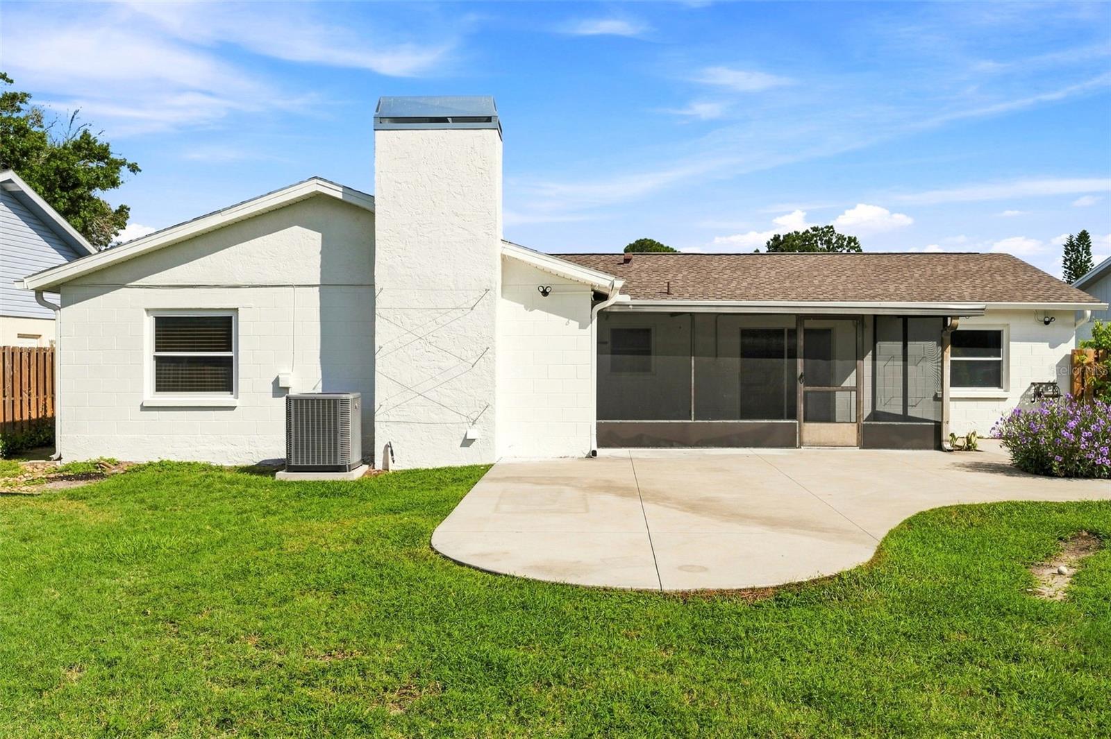 11219 Fiddlewood Dr Property Photo 3