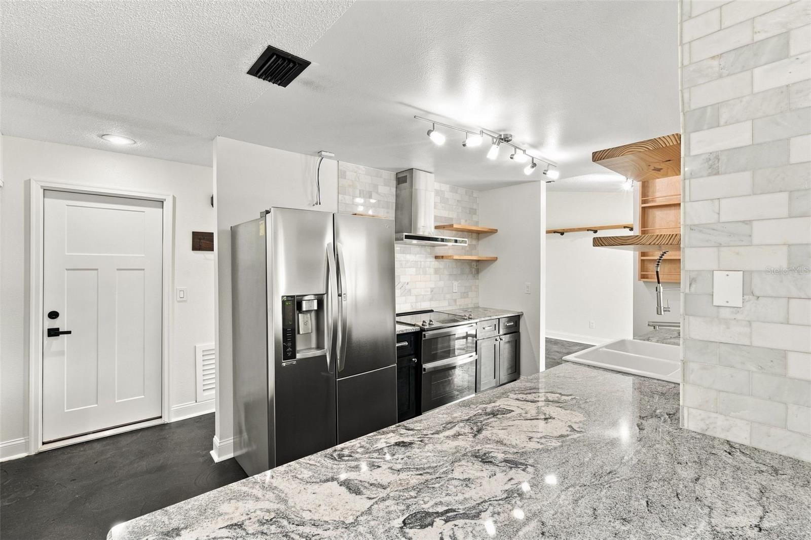 11219 Fiddlewood Dr Property Photo 17