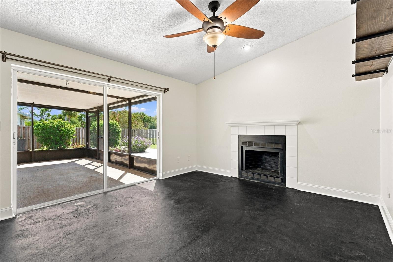 11219 Fiddlewood Dr Property Photo 23