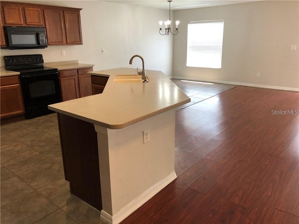 5116 Cello Wood Ln Property Photo 5