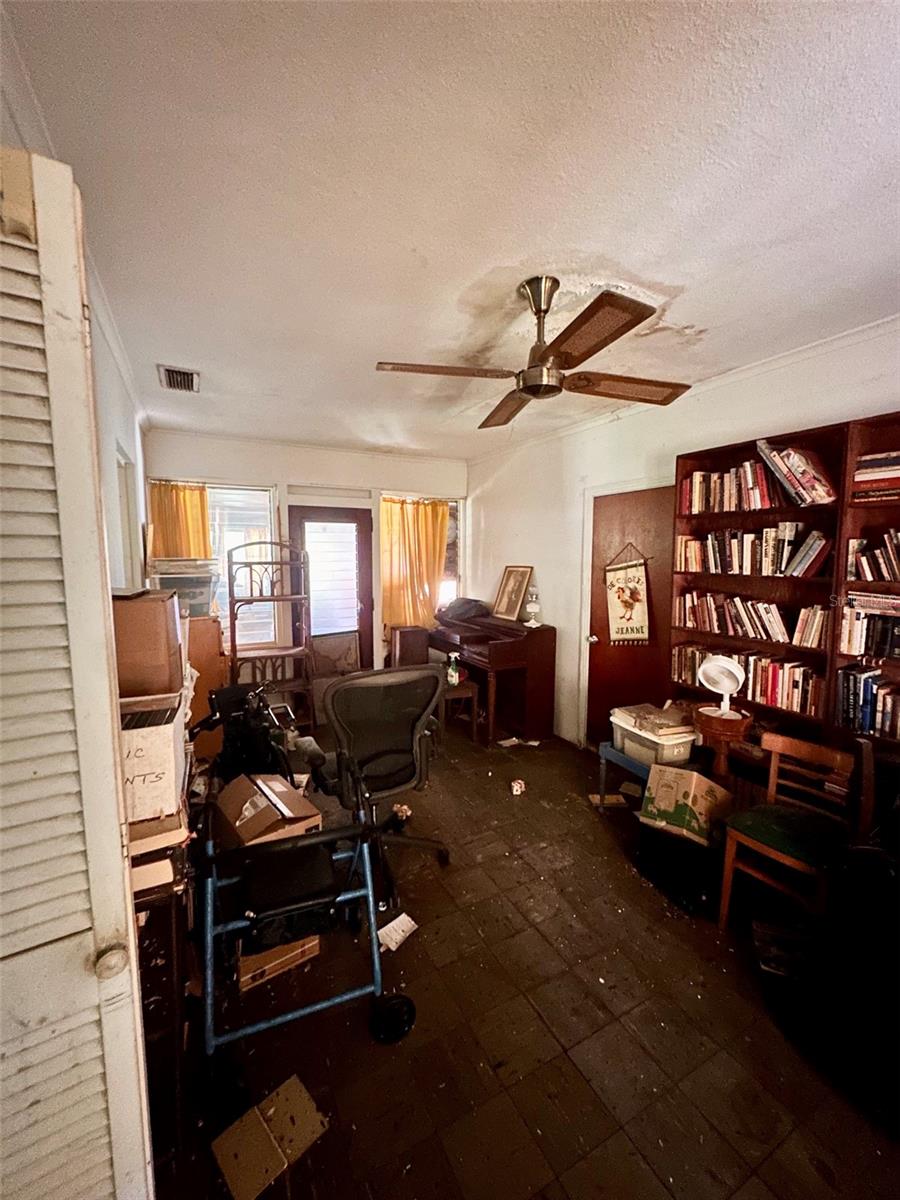 115 S Orion Ave Property Photo 3