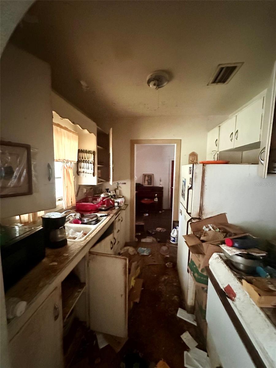 115 S Orion Ave Property Photo 4
