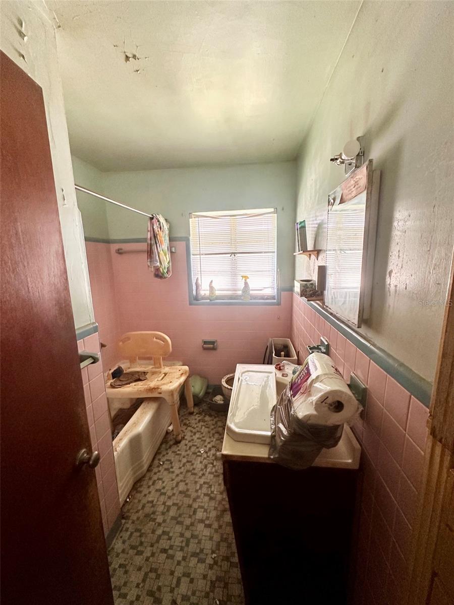 115 S Orion Ave Property Photo 5
