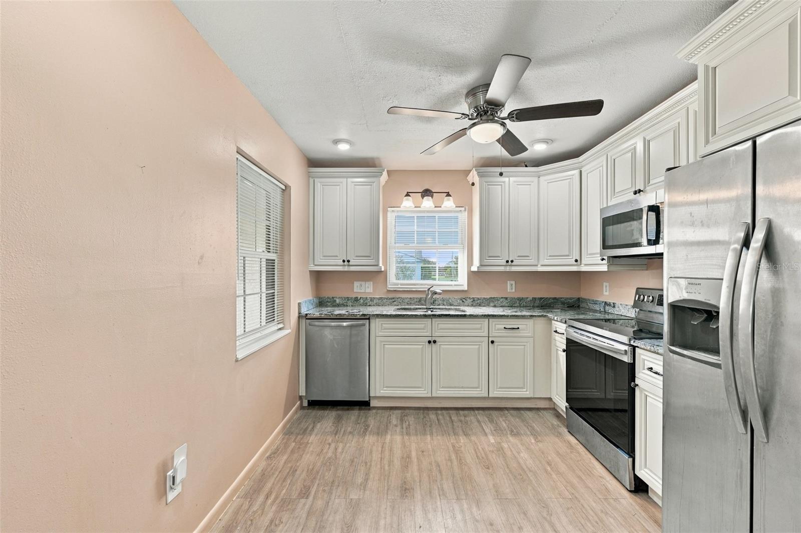 1601 New Bedford Dr Property Photo 8