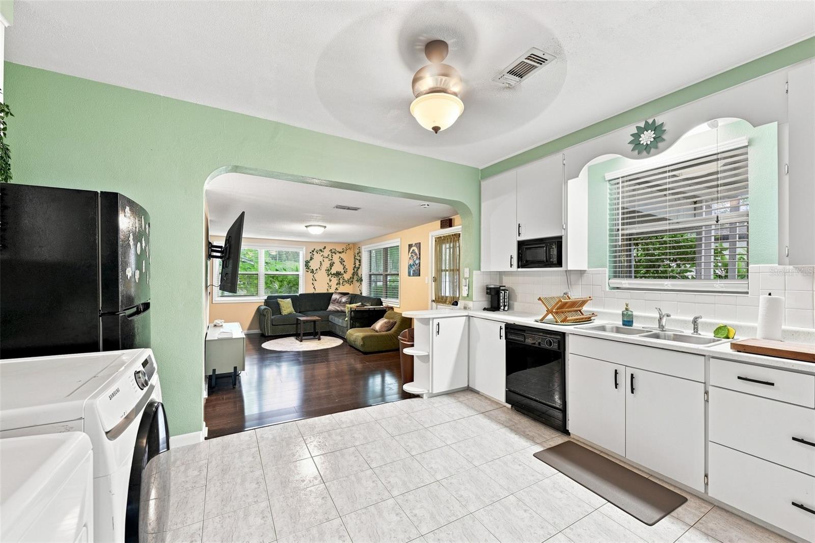 8911 N Highland Ave Property Photo 12