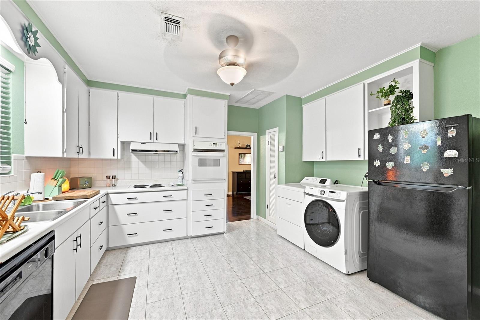 8911 N Highland Ave Property Photo 14
