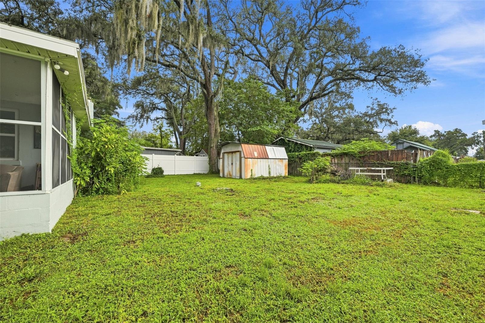8911 N Highland Ave Property Photo 32
