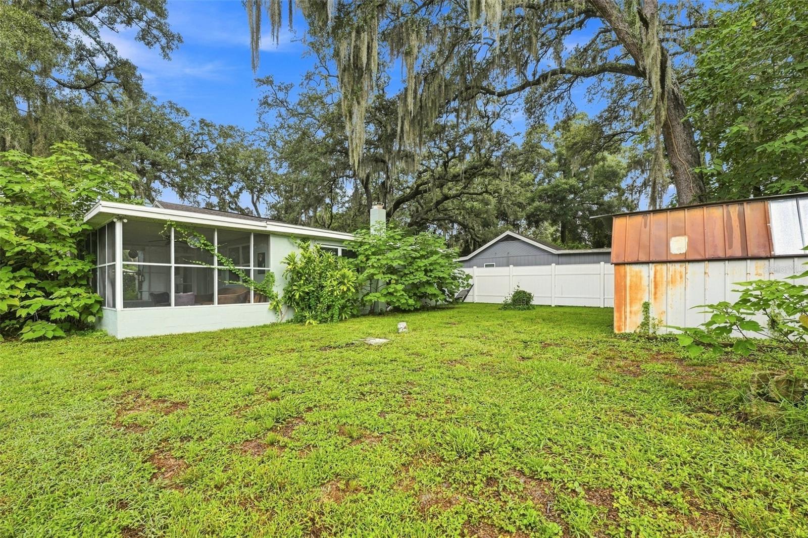 8911 N Highland Ave Property Photo 33