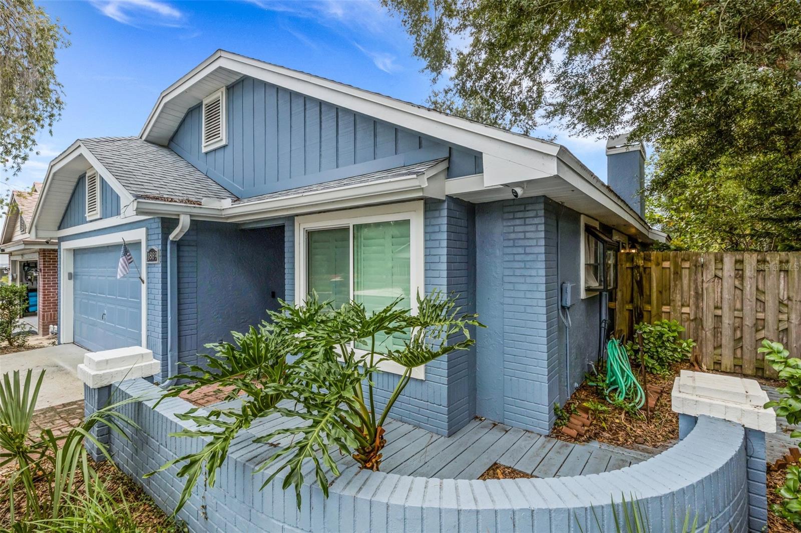 1889 Springwood Cir N Property Photo 2