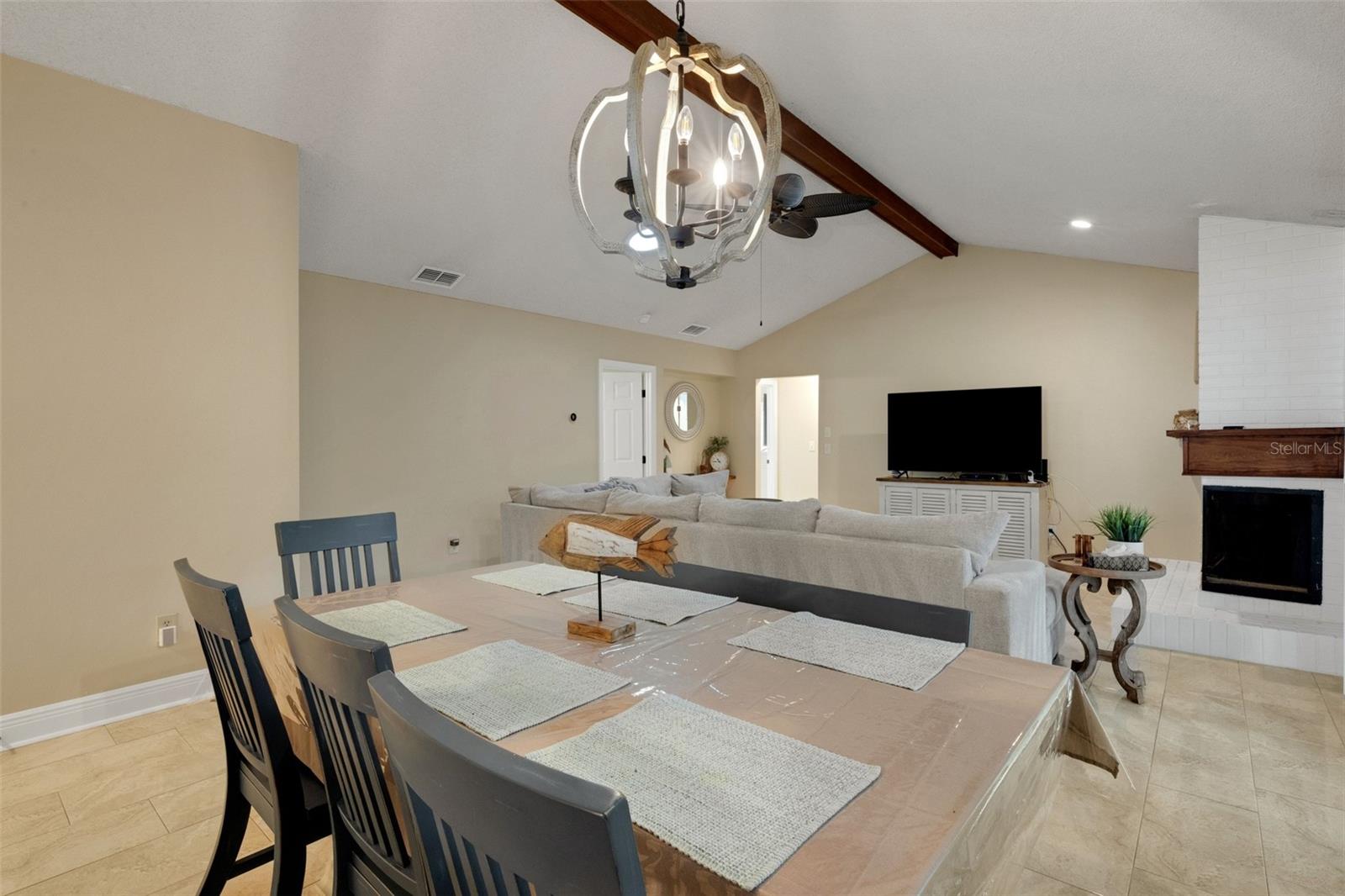 1889 Springwood Cir N Property Photo 7