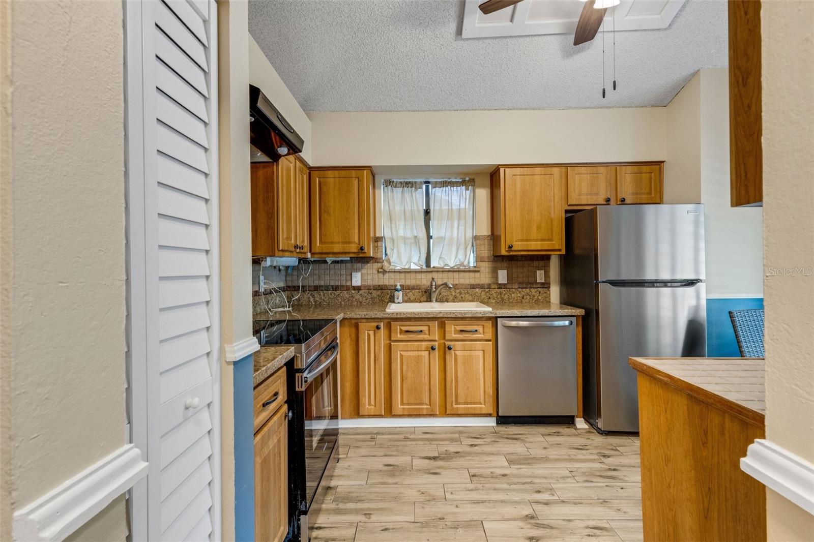 1889 Springwood Cir N Property Photo 17