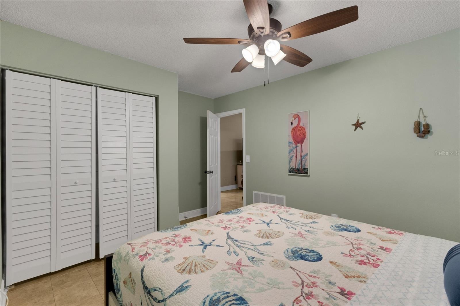 1889 Springwood Cir N Property Photo 32