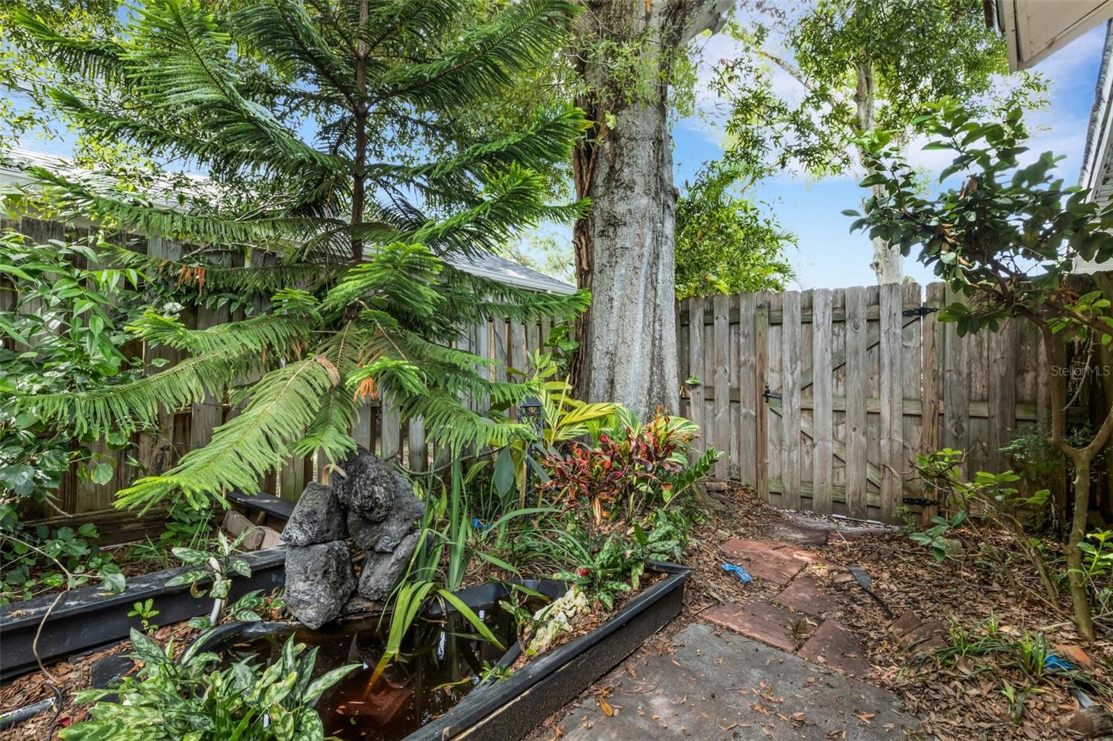 1889 Springwood Cir N Property Photo 44