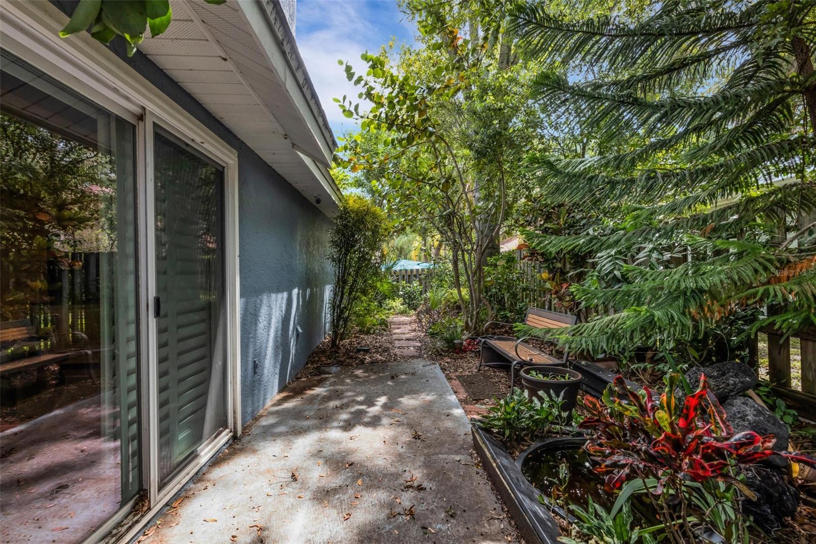 1889 Springwood Cir N Property Photo 45