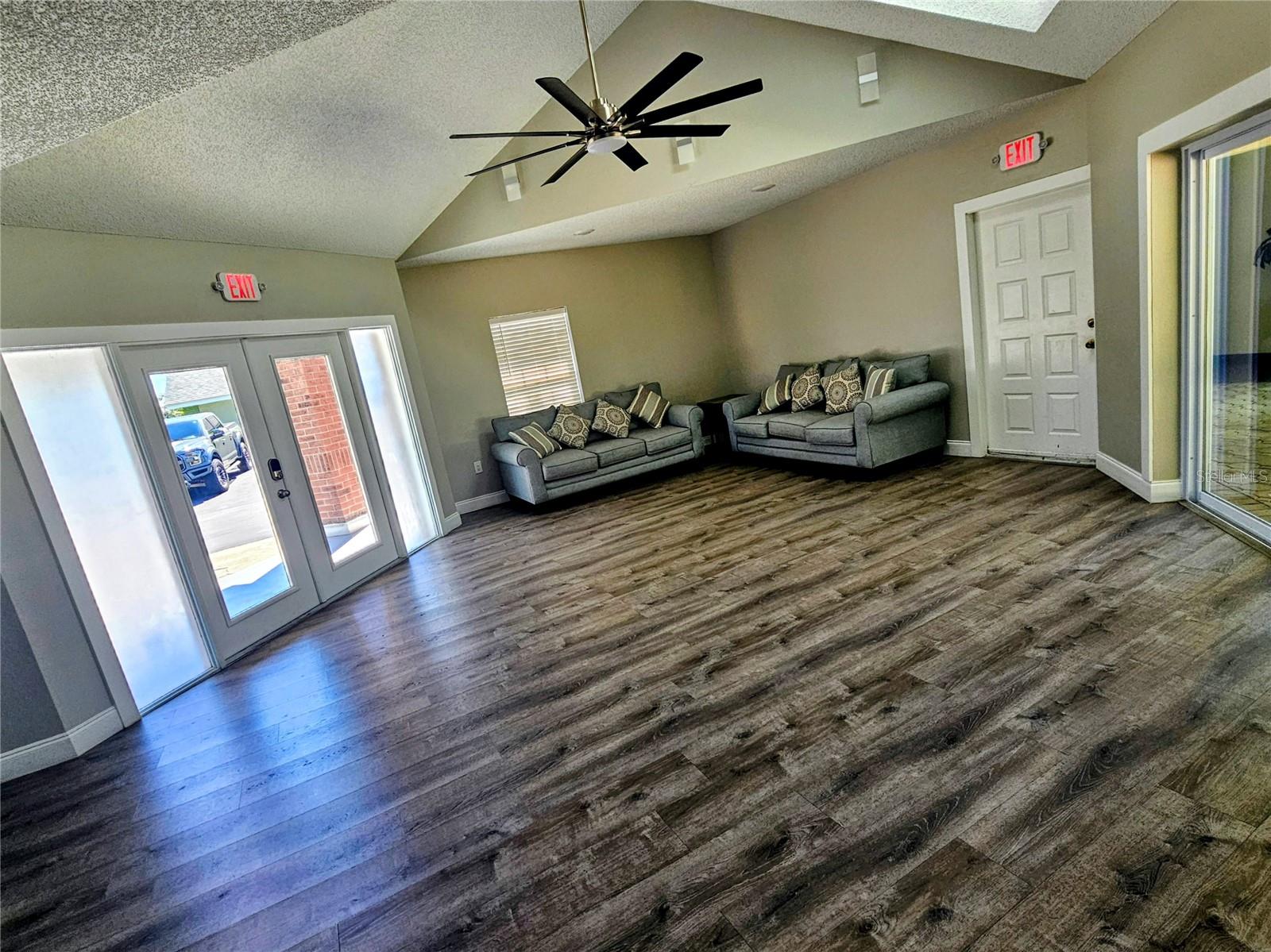 1889 Springwood Cir N Property Photo 55