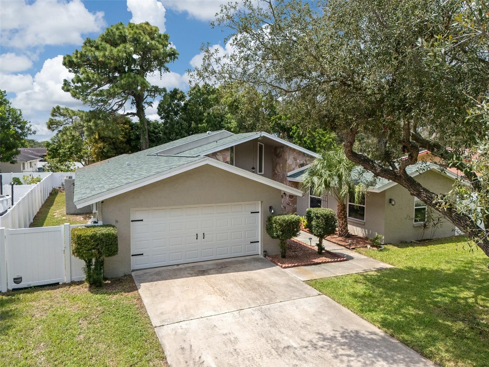 425 Wayfarer Ct Property Photo 2