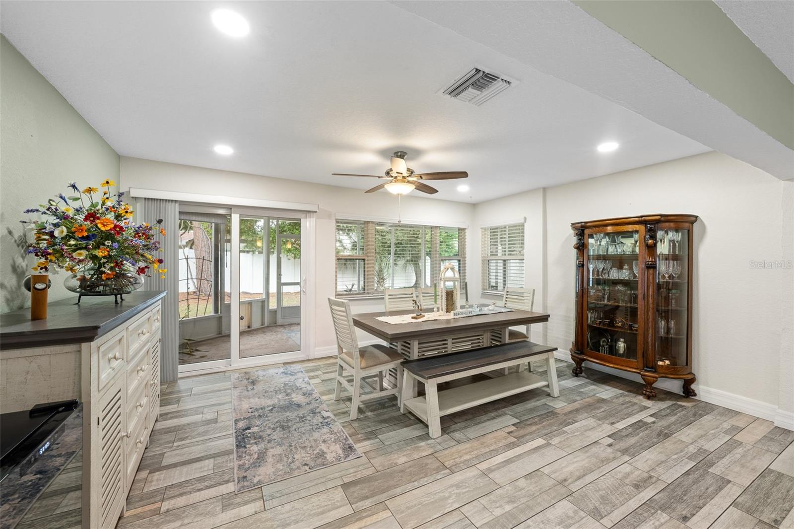 425 Wayfarer Ct Property Photo 12
