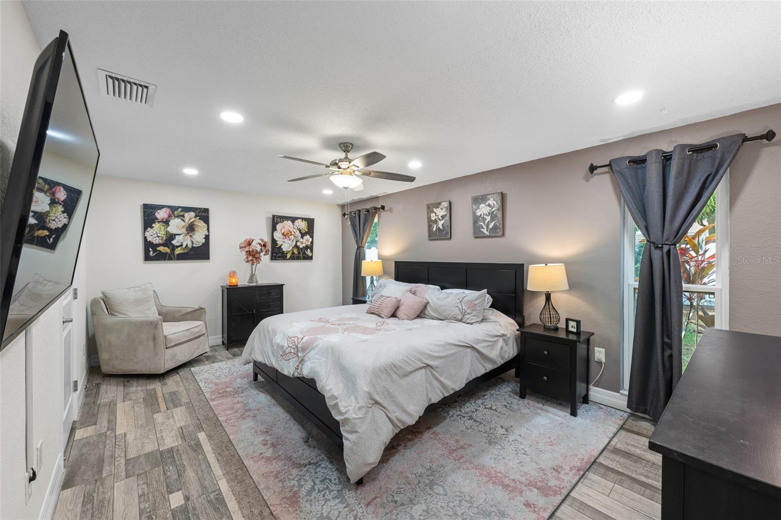 425 Wayfarer Ct Property Photo 18