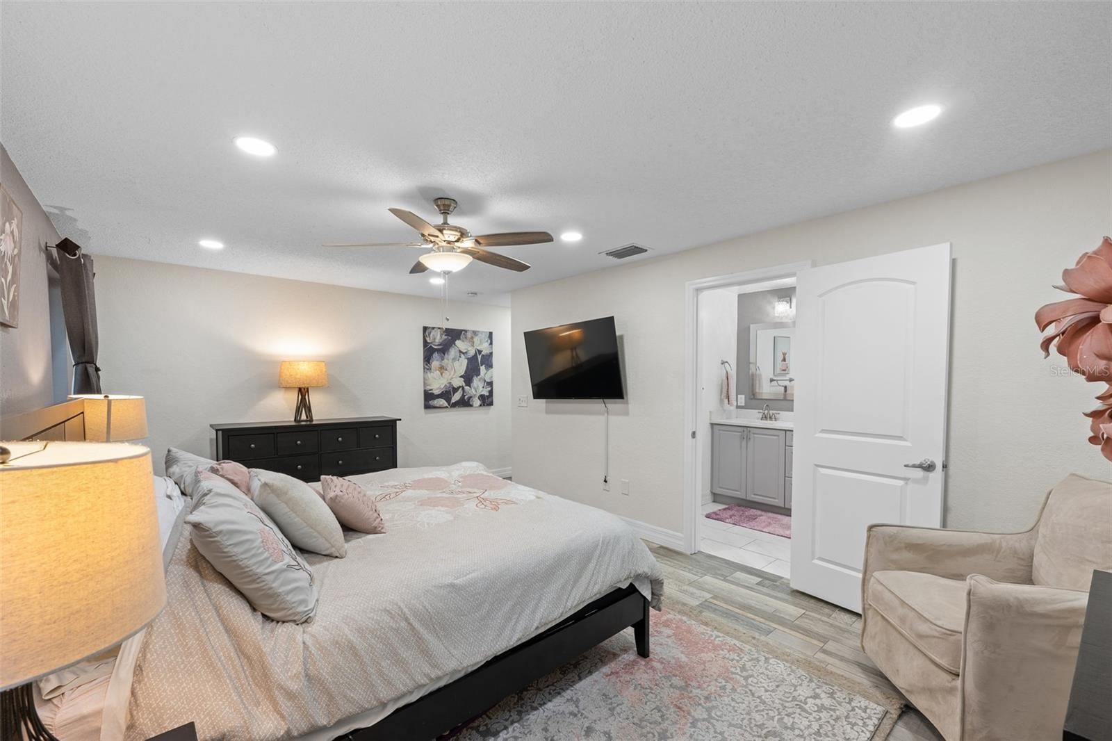 425 Wayfarer Ct Property Photo 19