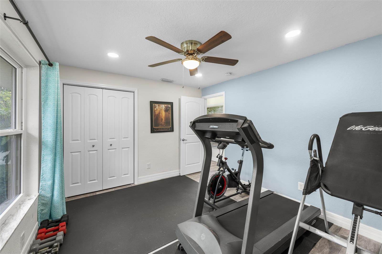 425 Wayfarer Ct Property Photo 24