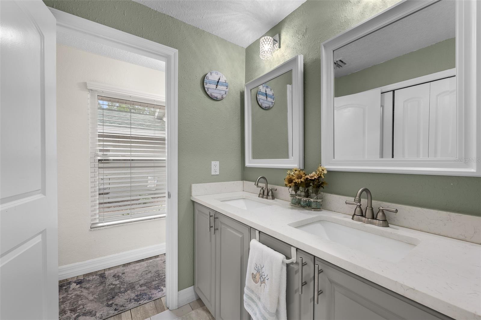 425 Wayfarer Ct Property Photo 26