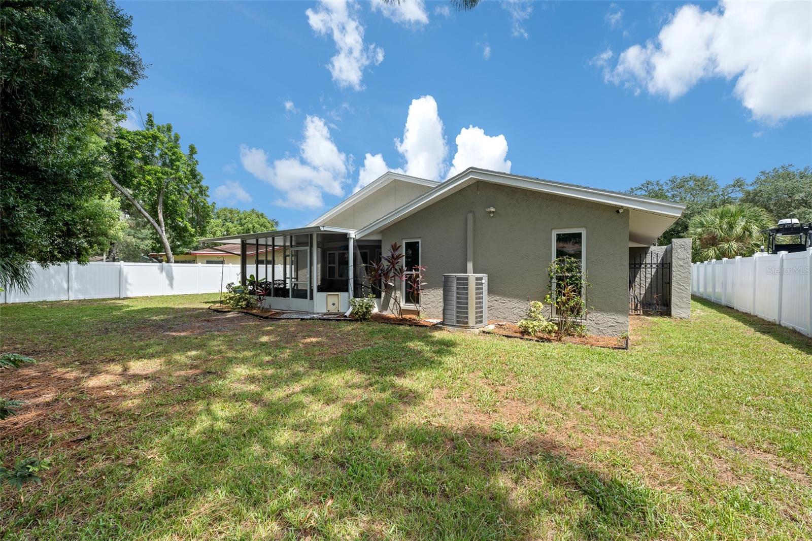 425 Wayfarer Ct Property Photo 28