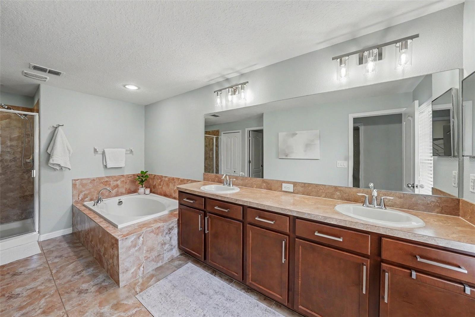 8604 Fiddleleaf Court Property Photo 18