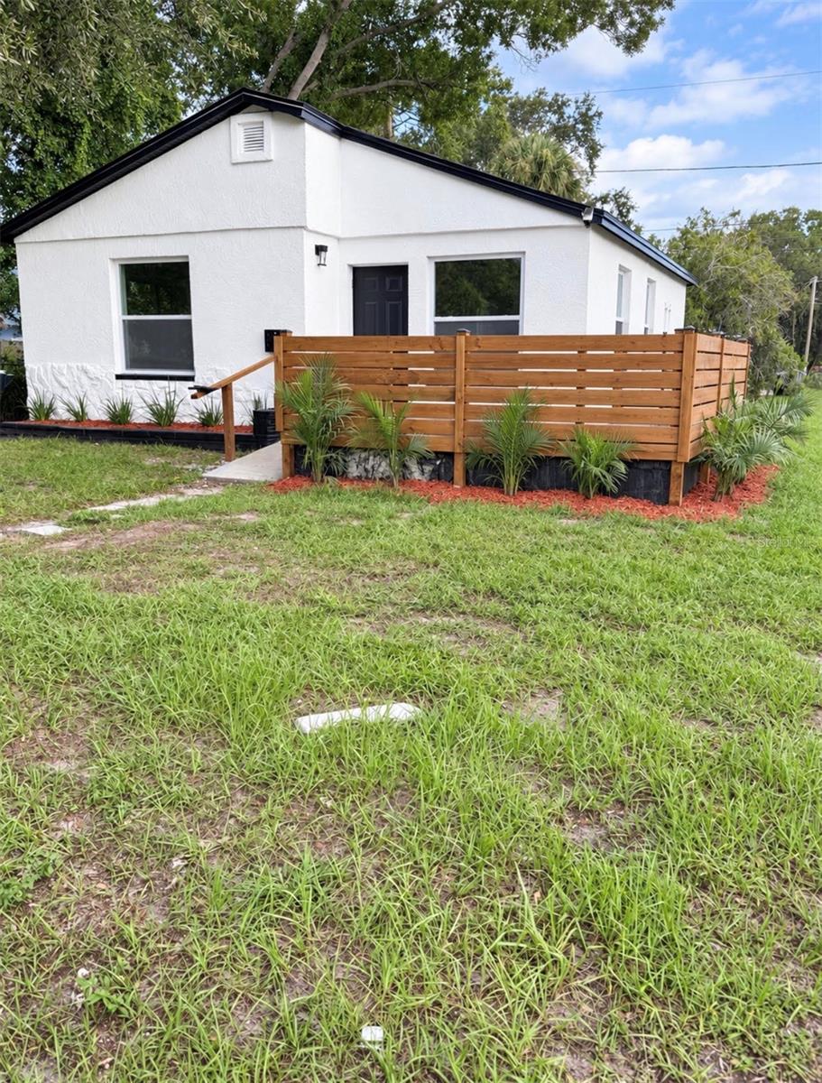 2548 LANGDON AVE S Property Photo 1
