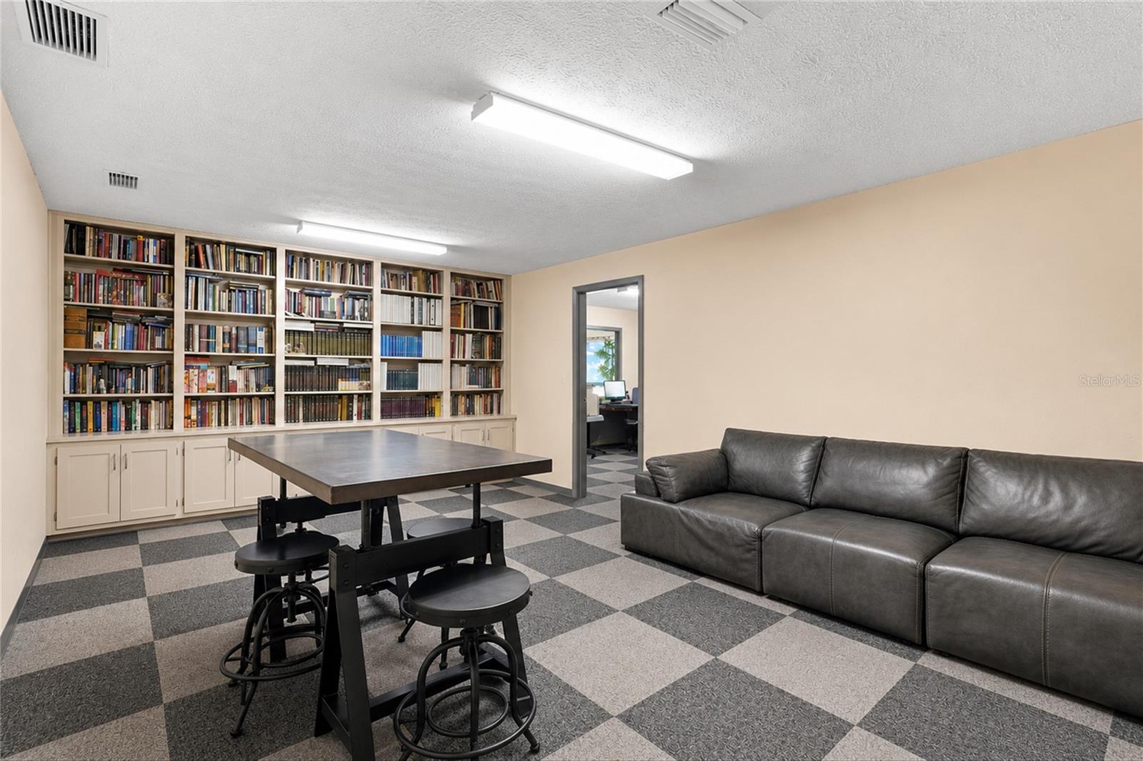 7602 Kenya St Property Photo 14