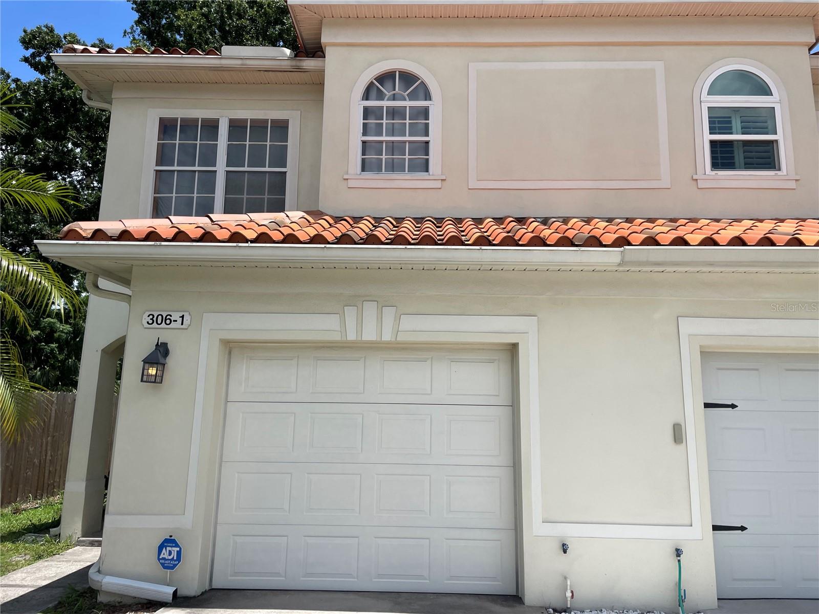 306 S ARRAWANA AVE Property Photo 1