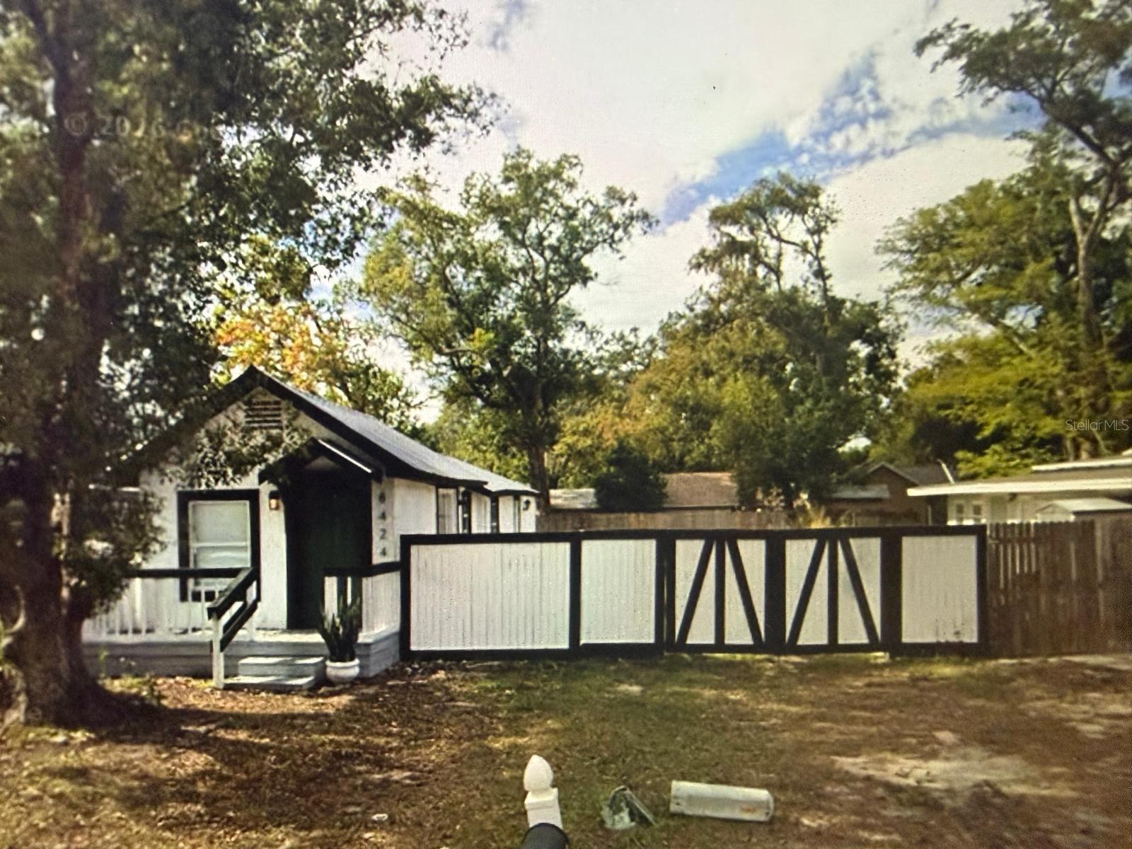 8424 N HIGHLAND AVE Property Photo 1