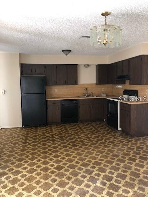 1271 Markham Ave Property Photo 4