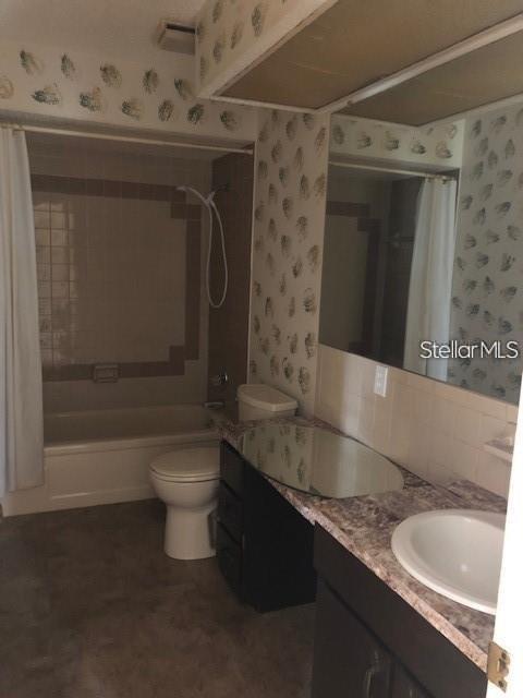1271 Markham Ave Property Photo 6