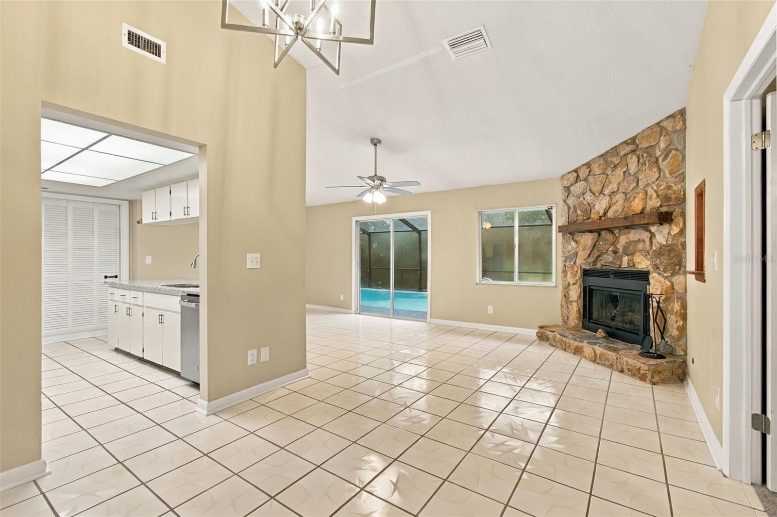 9403 Horizon Dr Property Photo 6