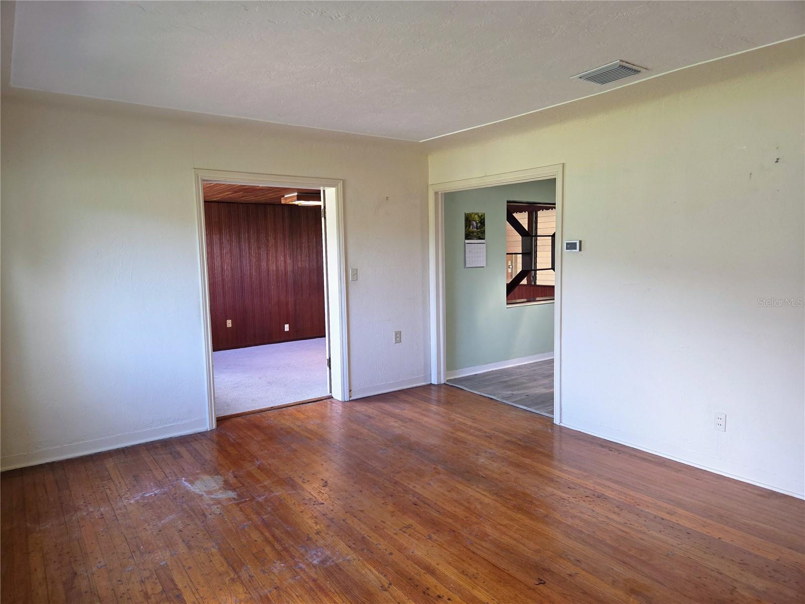6044 Burlington Ave N Property Photo 3
