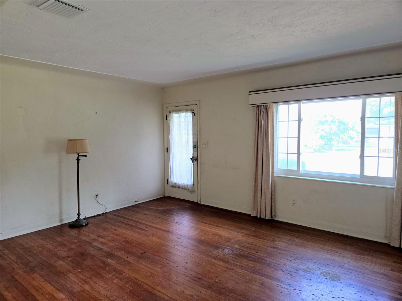 6044 Burlington Ave N Property Photo 5