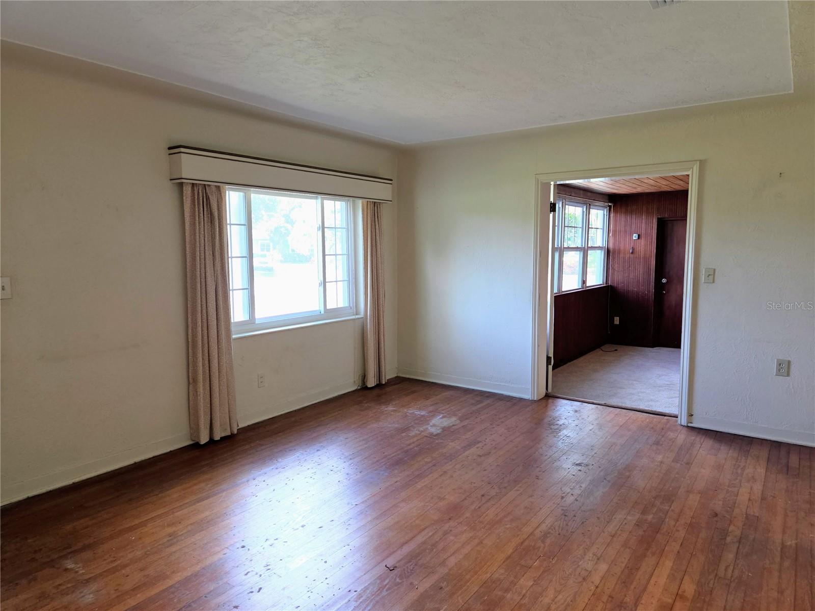 6044 Burlington Ave N Property Photo 6