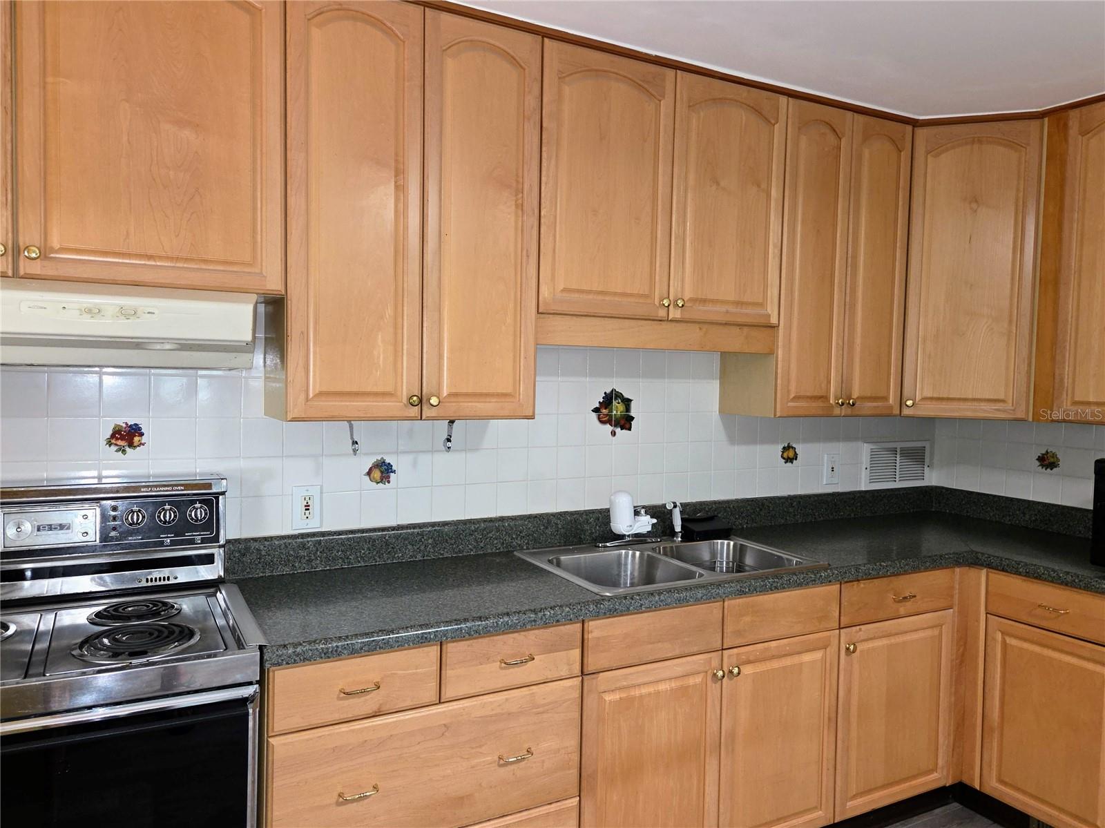 6044 Burlington Ave N Property Photo 12