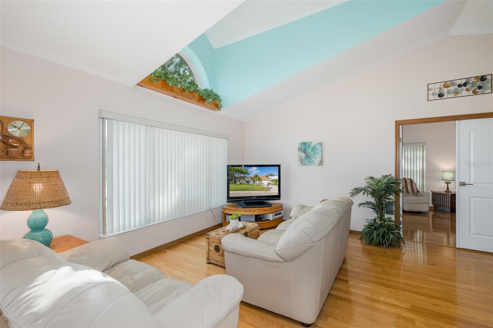11810 Spanish Lake Dr Property Photo 7