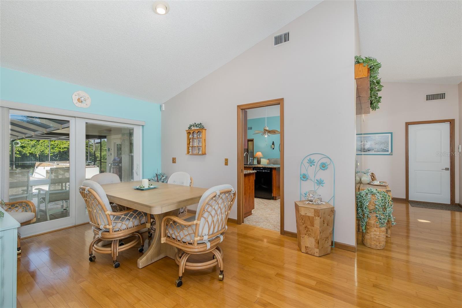 11810 Spanish Lake Dr Property Photo 9