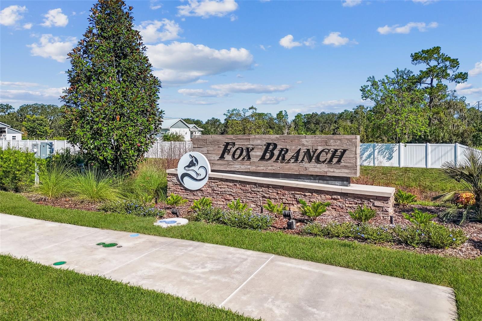 4561 Lake Fox Dr Property Photo 4