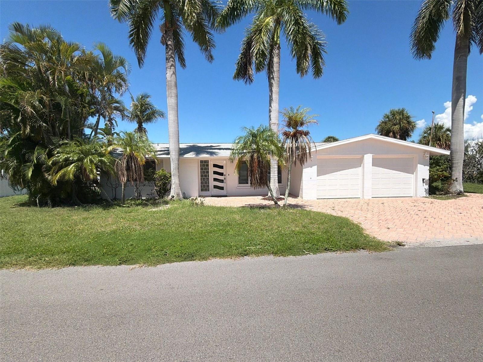 561 Tarawitt Dr Property Photo 3